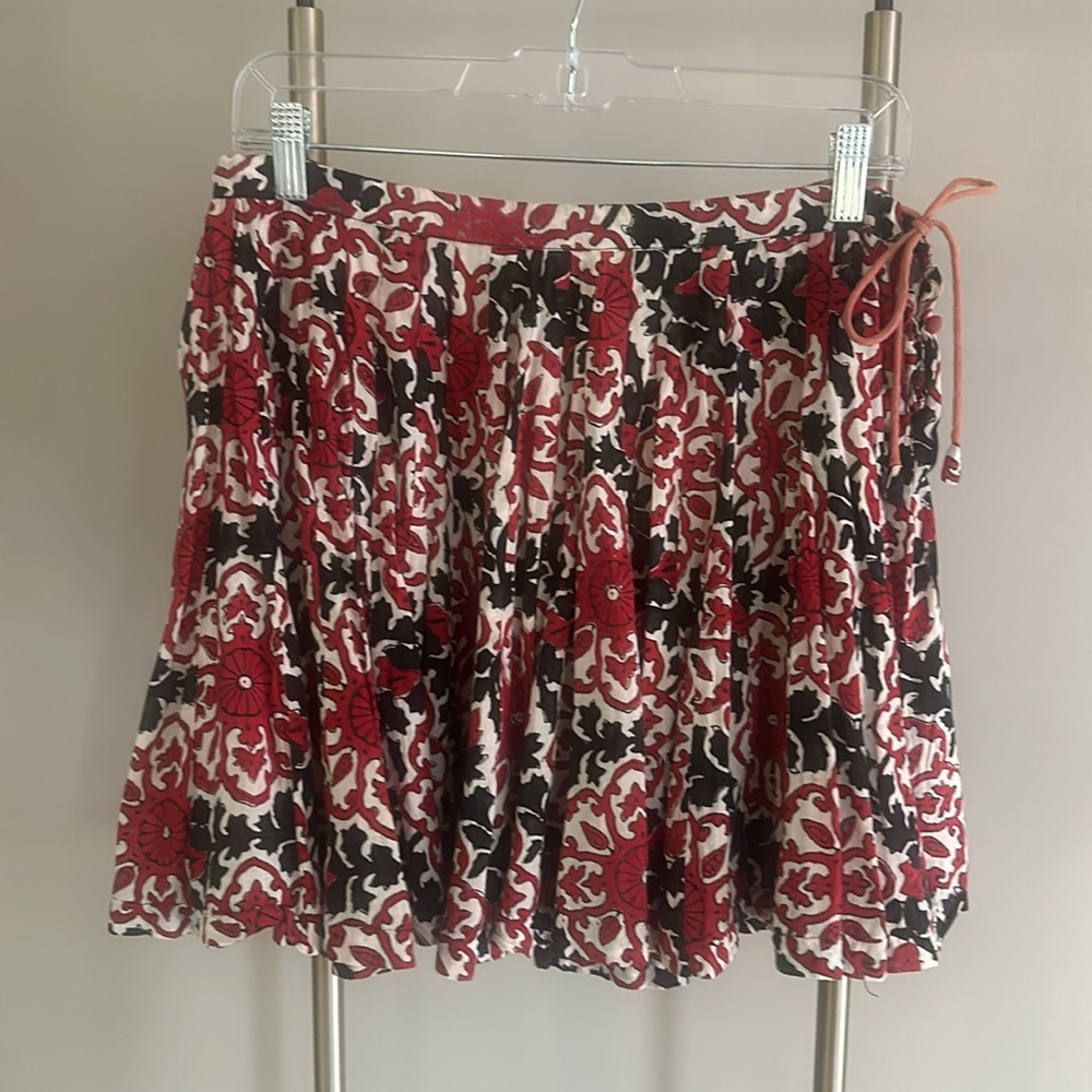 Kerry Cassill graphic swing skirt. Side tie closure. Size 1. Great for vacations